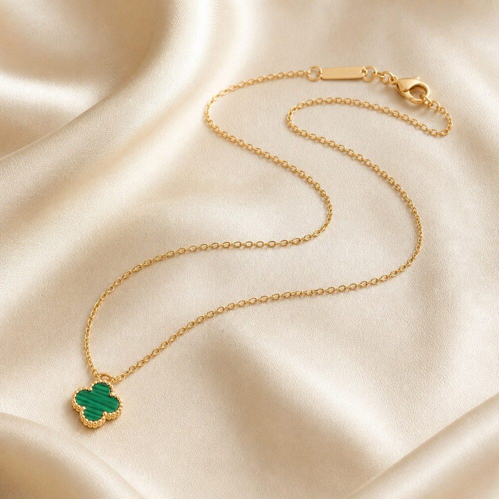 Van Cleef & Arpels Elegant Signature Necklace Style 7 | New with Box - Picture 6 of 9